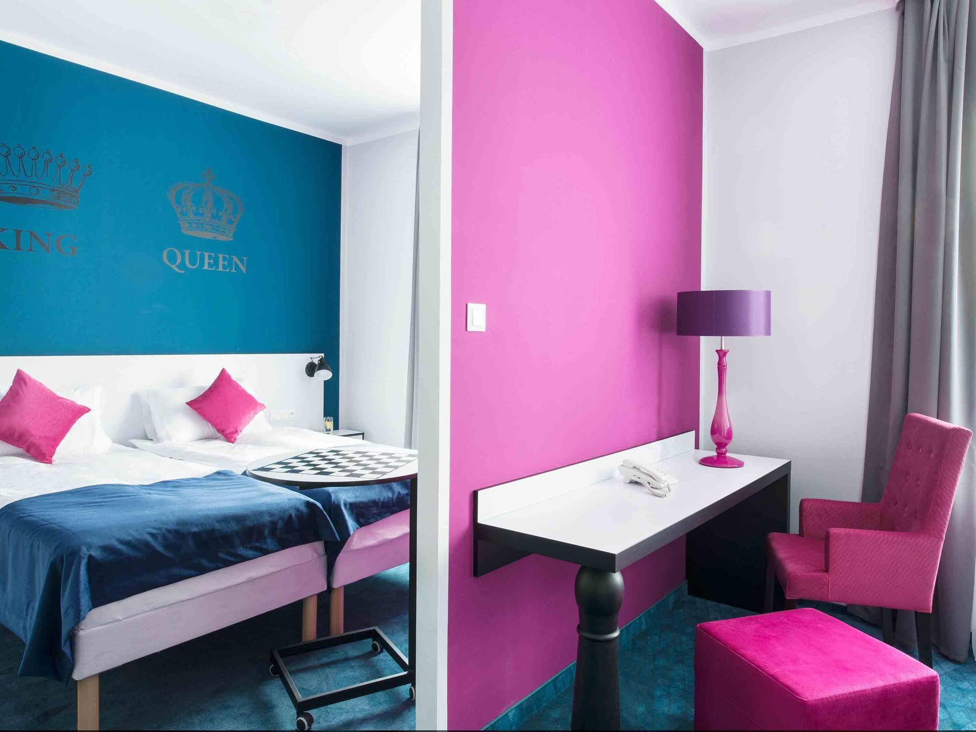 Ibis Styles Stare